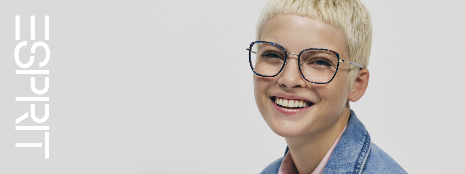 Esprit: Frau mit Brille